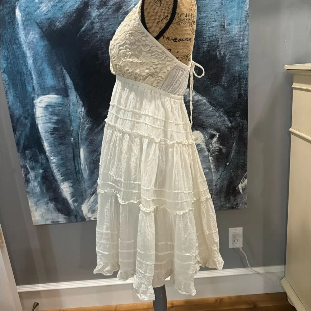 Elegant Cream Lace Dress - Picture 3 of 5